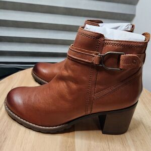 Clarks Leda Strap Heeled Zip‑Up Boots Women’s 10 Mahogany